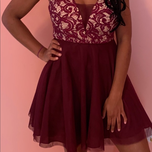 🤍❤️Burgundy Dress with detailed accents🤍❤️ - Picture 5 of 6